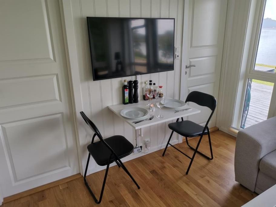 Feriehus Ved Sjoen Tomra Exteriér fotografie