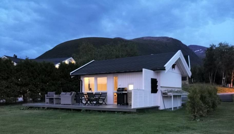 Feriehus Ved Sjoen Tomra Exteriér fotografie