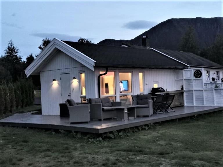 Feriehus Ved Sjoen Tomra Exteriér fotografie