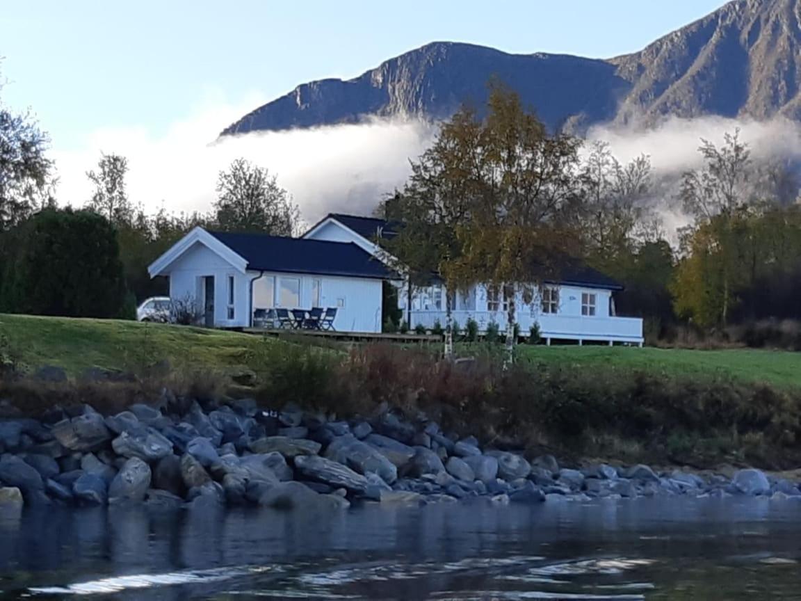 Feriehus Ved Sjoen Tomra Exteriér fotografie