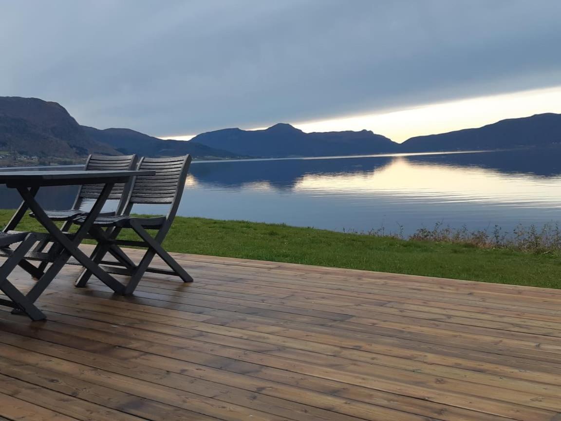 Feriehus Ved Sjoen Tomra Exteriér fotografie